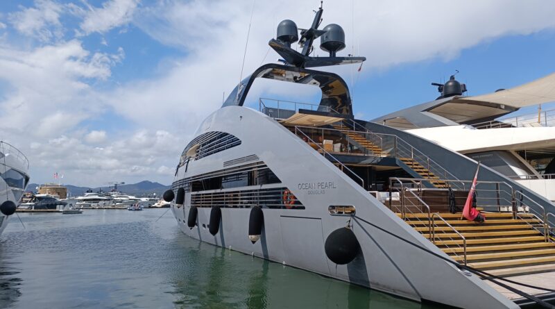 Largest Superyachts and Megayachts in the World